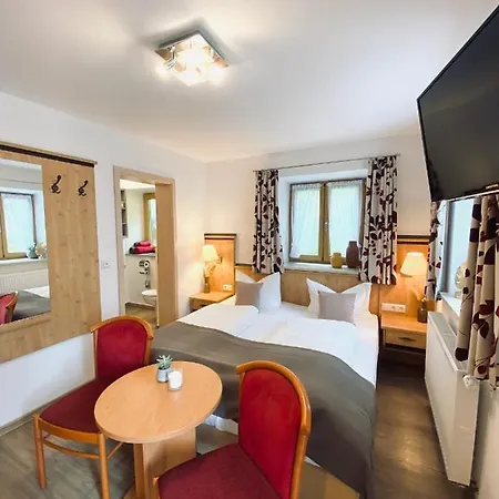 بيت ضيافة Gaestehaus Achental 3*