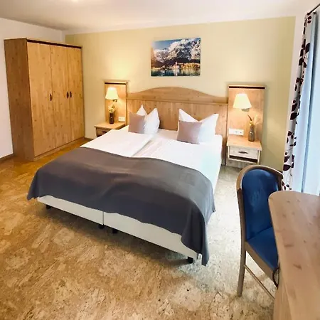 Gaestehaus Achental Πανσιόν Μπερχτεσγκάντεν