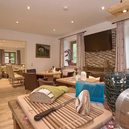Gaestehaus Achental بيت ضيافة بيرشتسغادن
